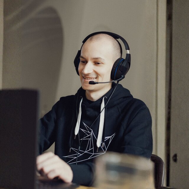 Image of a customer service representative